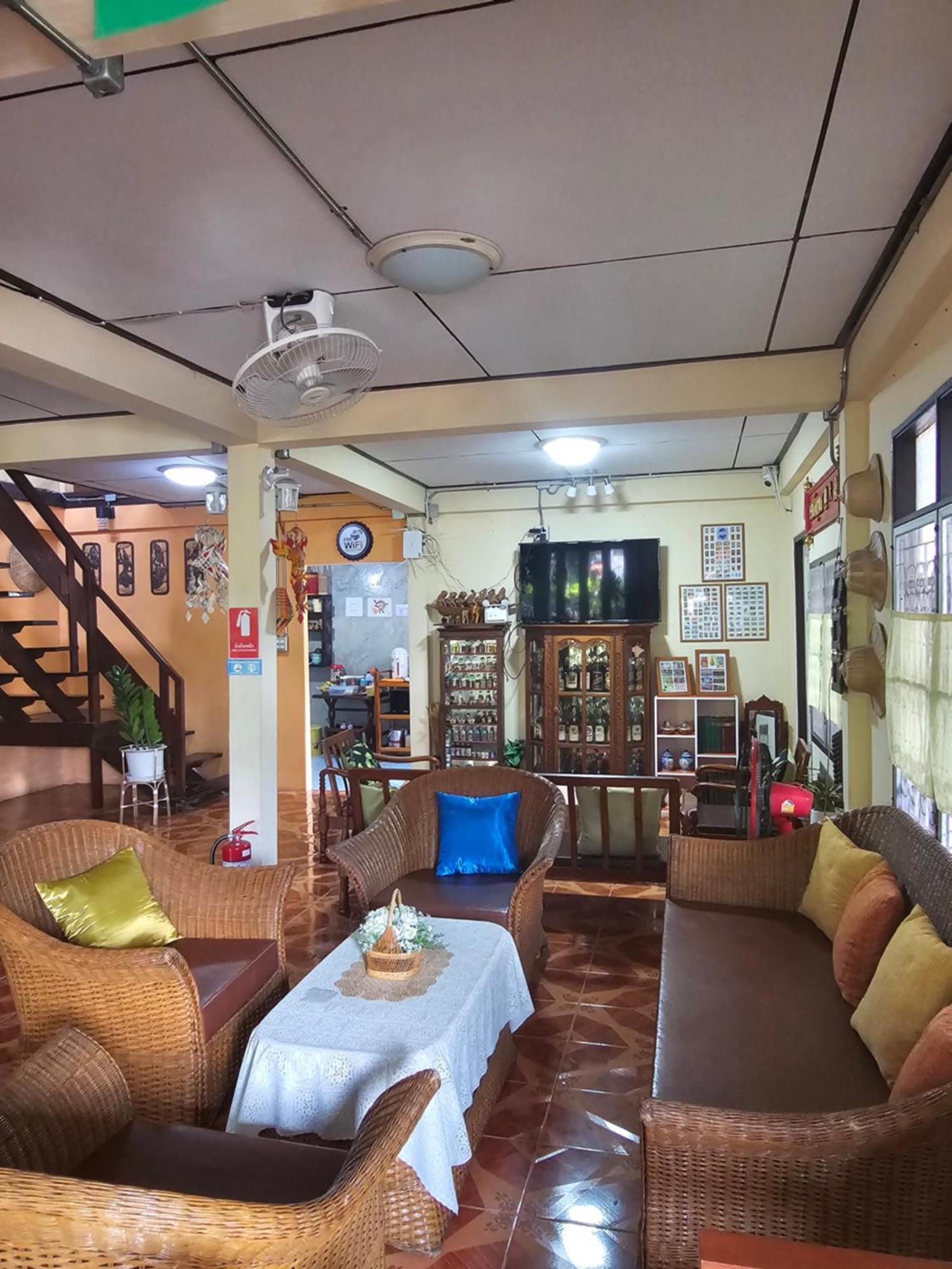 Banchan Hostel Phra Nakhon Si Ayutthaya Exteriör bild